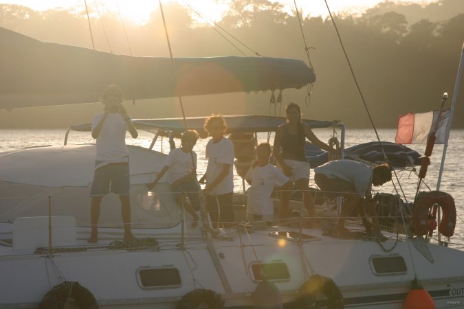 51- L'equipage d'Imagine au soleil couchant 
